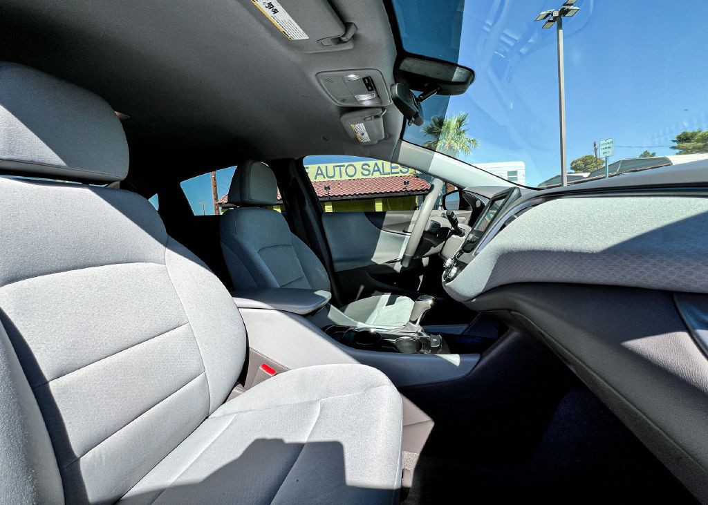 2017 Chevrolet Malibu Image 13
