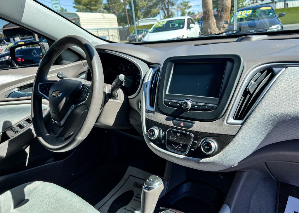 2017 Chevrolet Malibu Image 15