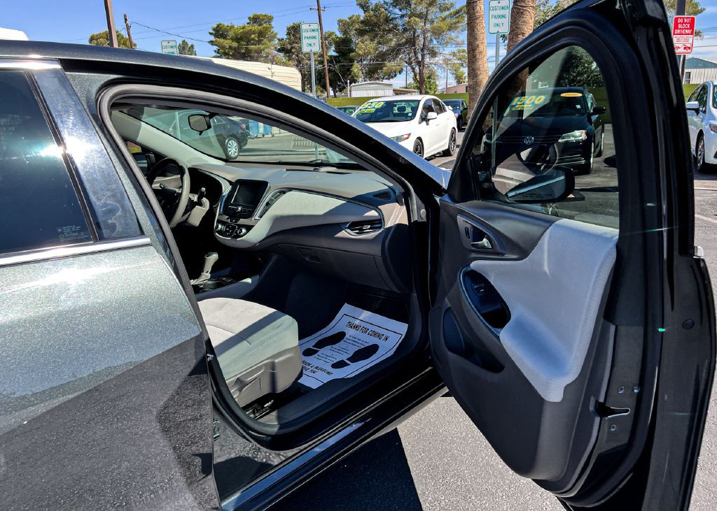 2017 Chevrolet Malibu Image 16