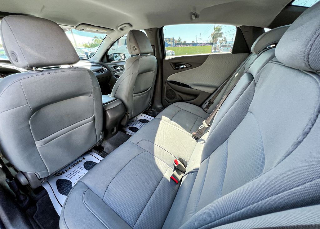2017 Chevrolet Malibu Image 18