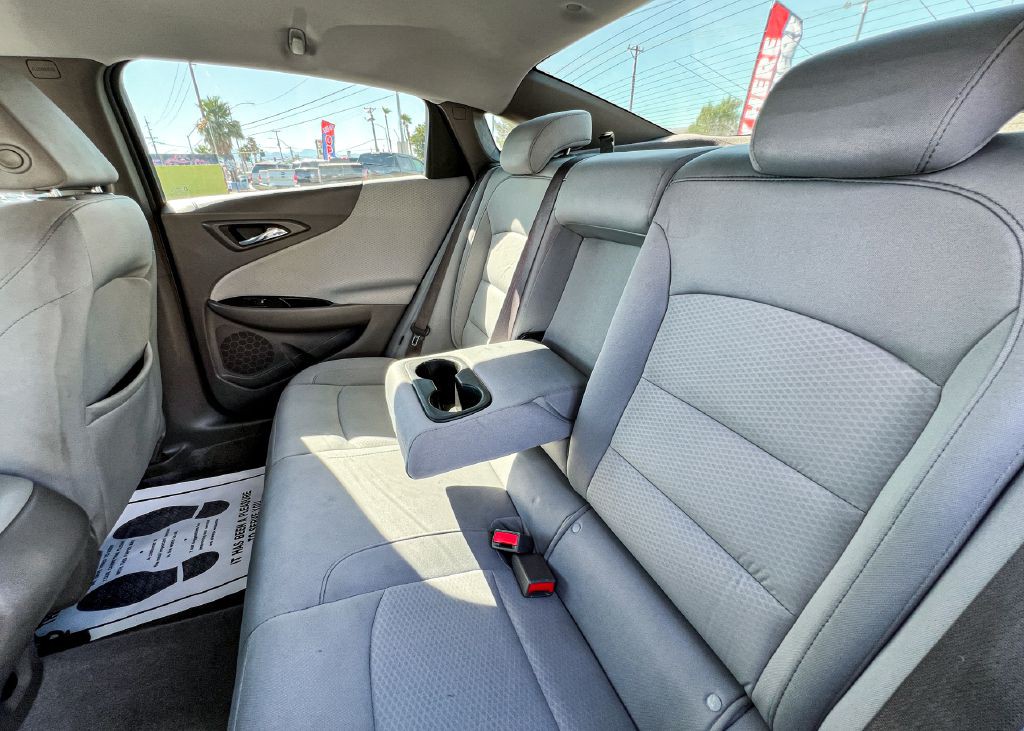 2017 Chevrolet Malibu Image 19