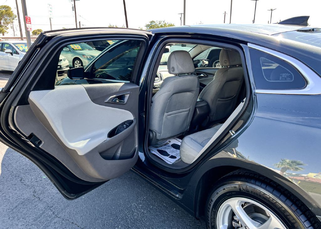 2017 Chevrolet Malibu Image 23