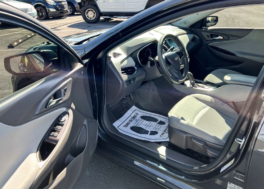 2017 Chevrolet Malibu Image 24