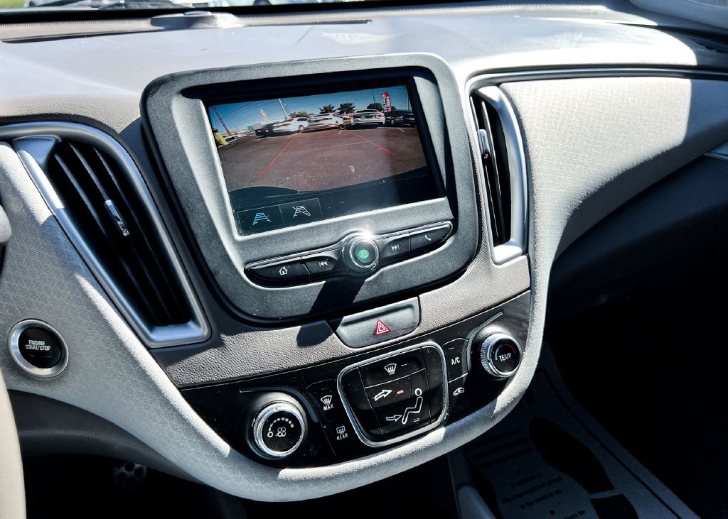 2017 Chevrolet Malibu Image 28