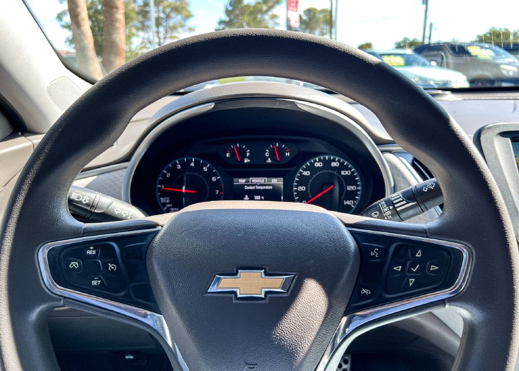 2017 Chevrolet Malibu Image 30