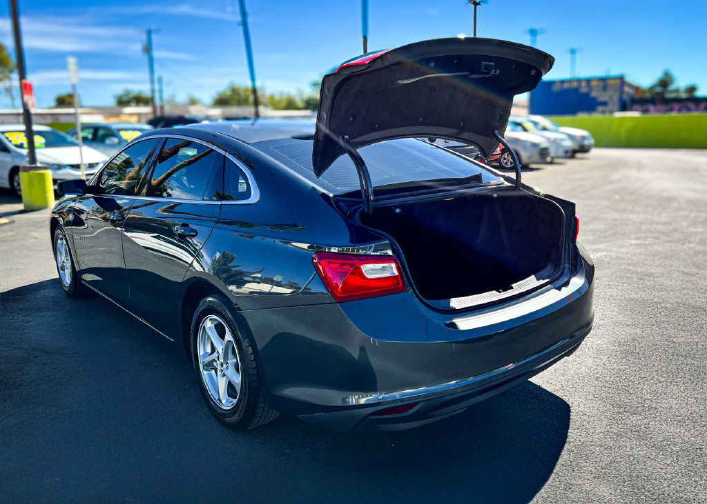 2017 Chevrolet Malibu Image 33