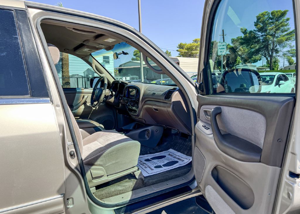 2004 Toyota Tundra Image 12