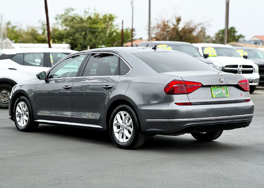2017 Volkswagen Passat Image 8