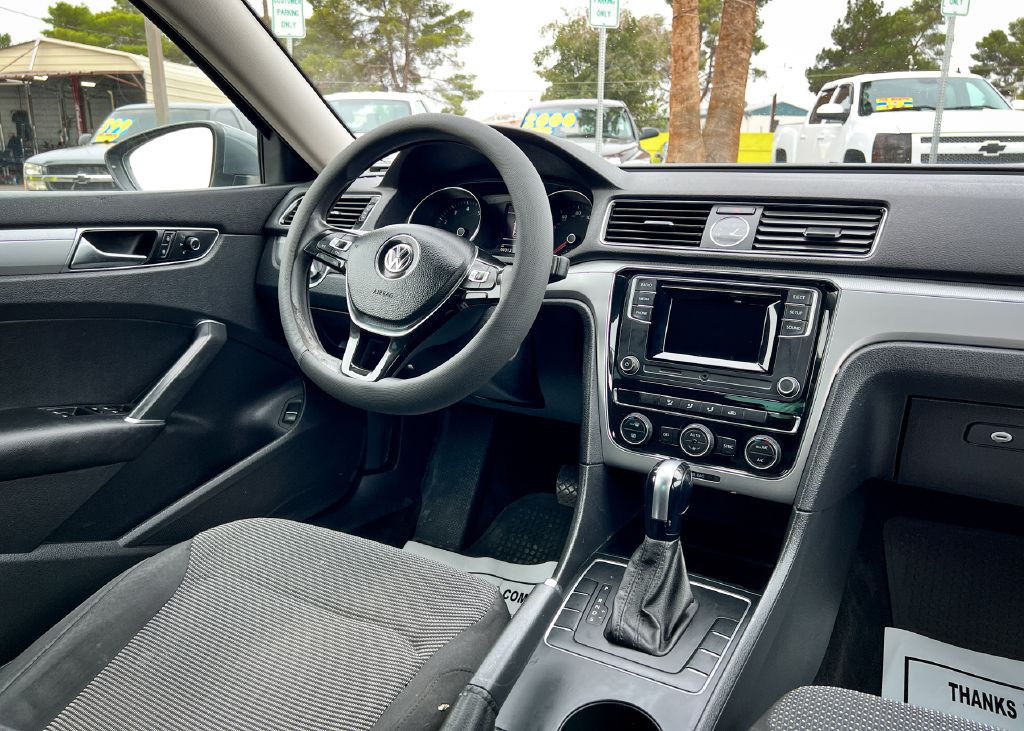2017 Volkswagen Passat Image 14