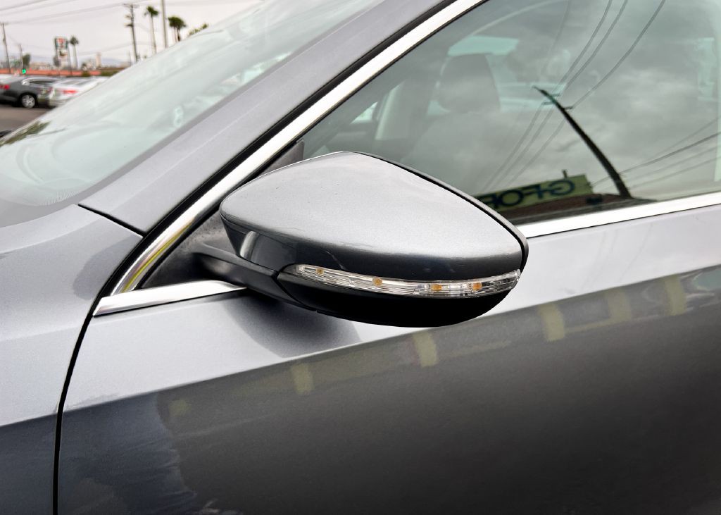 2017 Volkswagen Passat Image 16