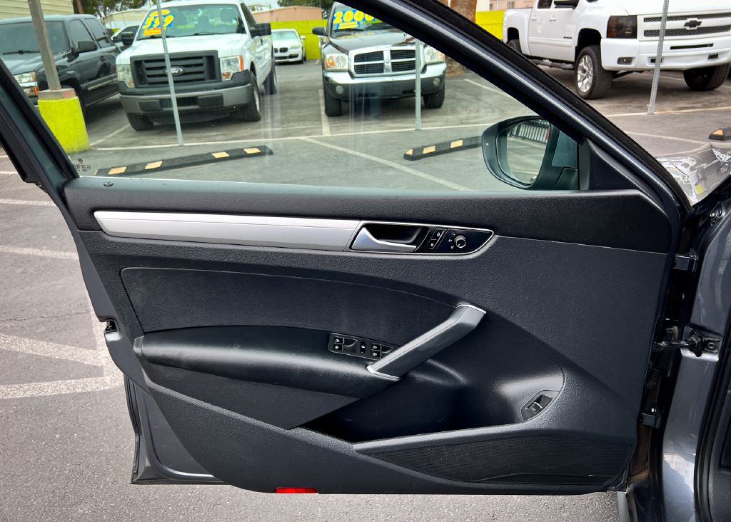 2017 Volkswagen Passat Image 18