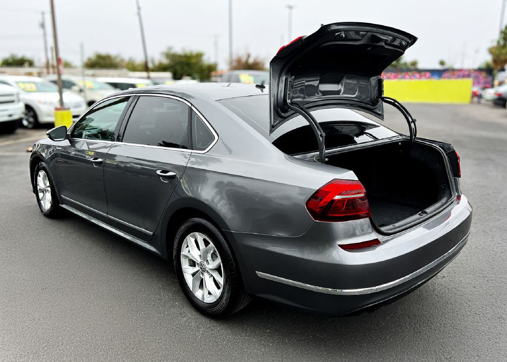 2017 Volkswagen Passat Image 24
