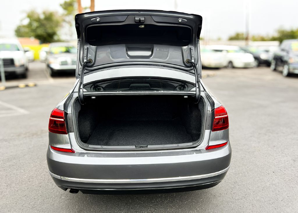 2017 Volkswagen Passat Image 25