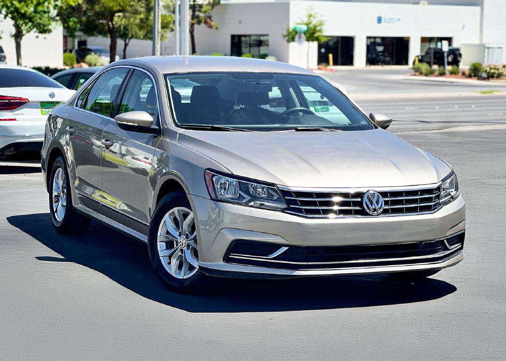 2016 Volkswagen Passat Image 2