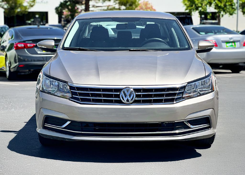 2016 Volkswagen Passat Image 4