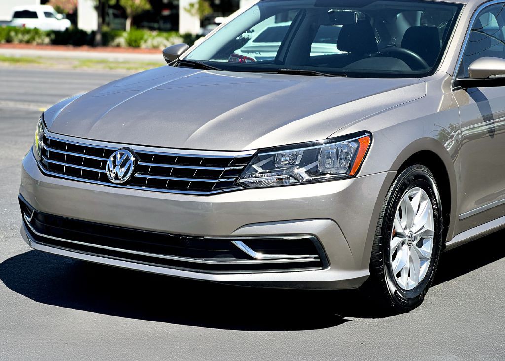 2016 Volkswagen Passat Image 6