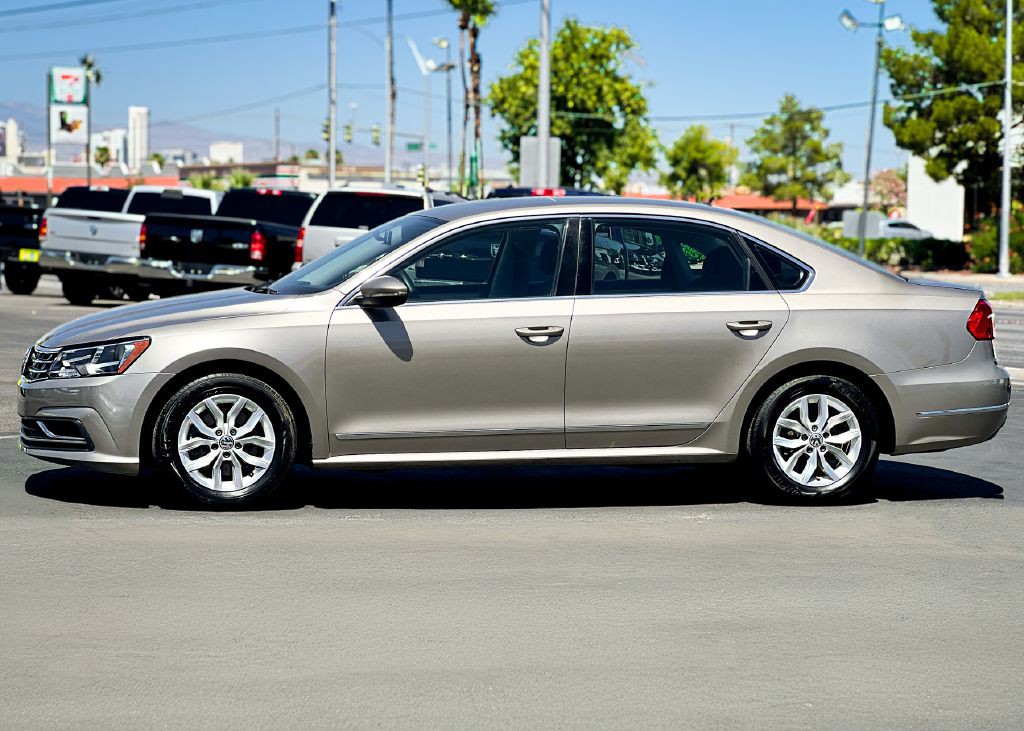 2016 Volkswagen Passat Image 7
