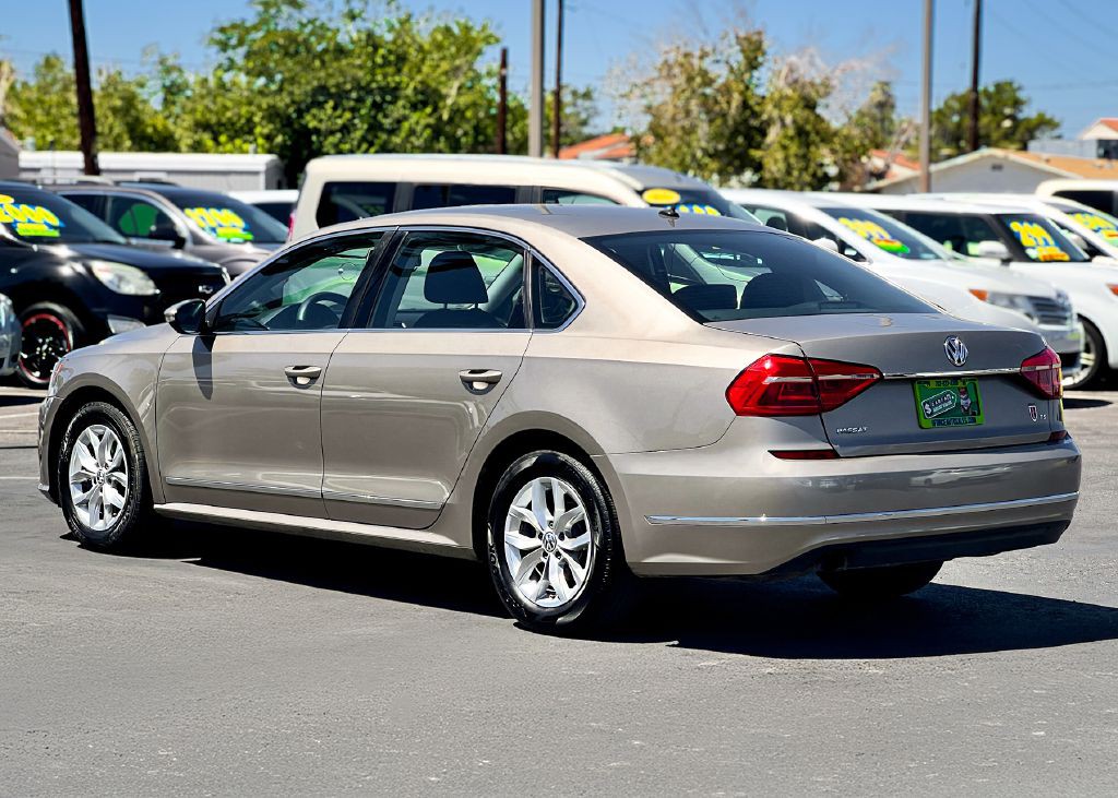 2016 Volkswagen Passat Image 8