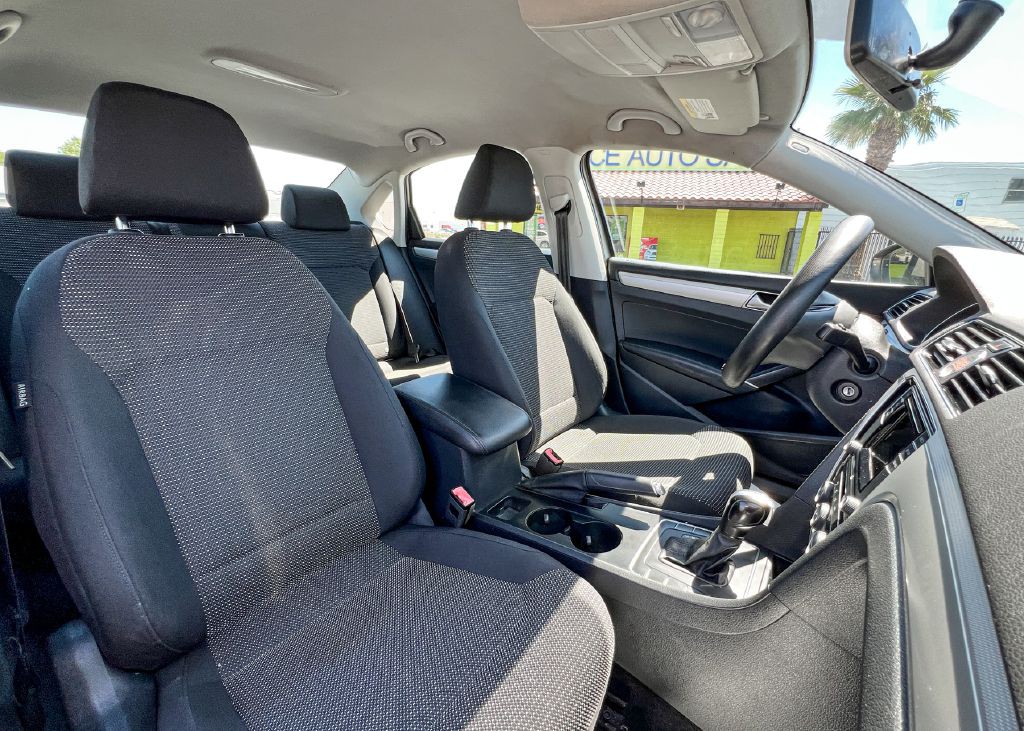 2016 Volkswagen Passat Image 12