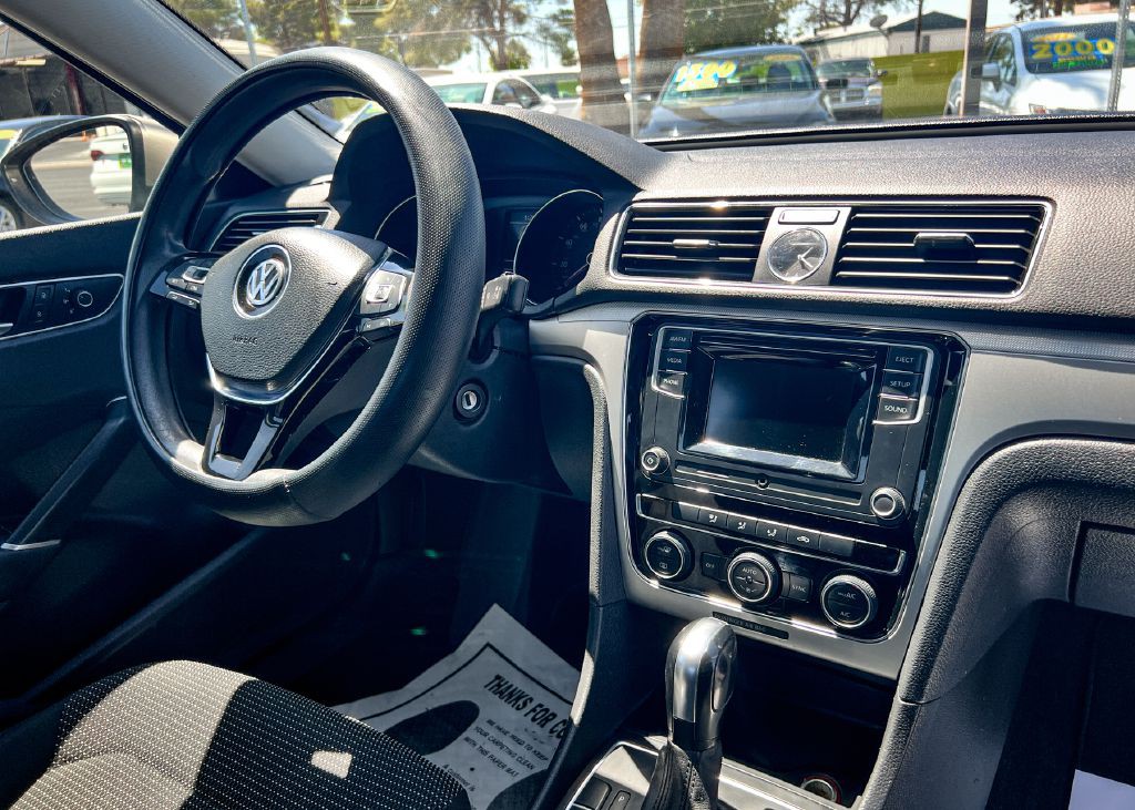 2016 Volkswagen Passat Image 13