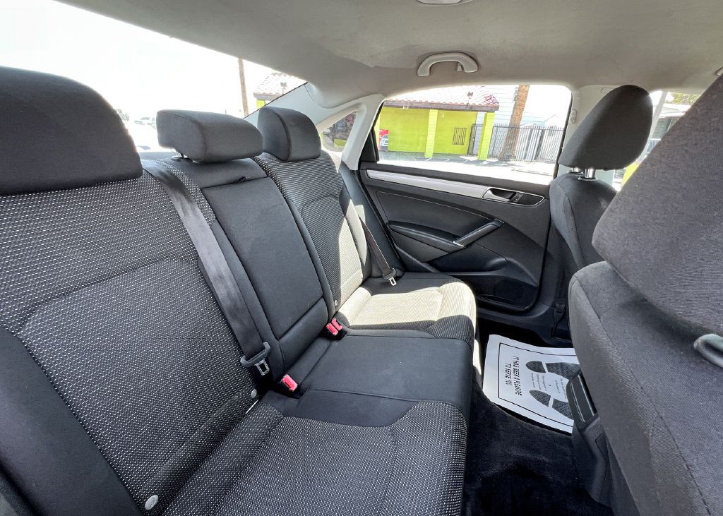 2016 Volkswagen Passat Image 15