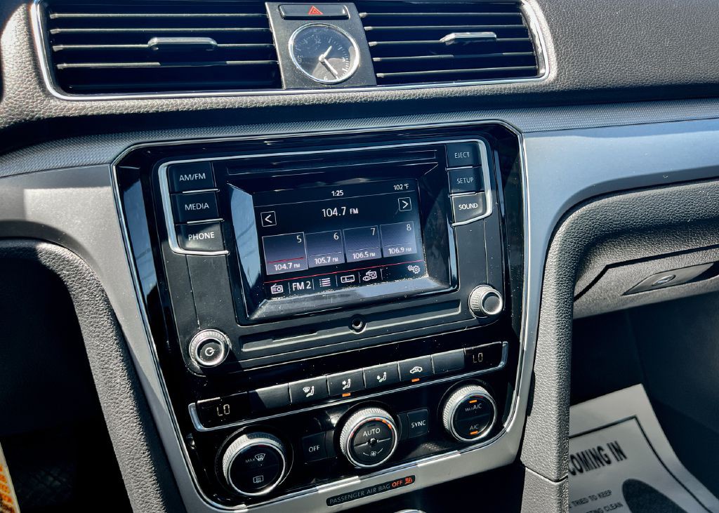 2016 Volkswagen Passat Image 22