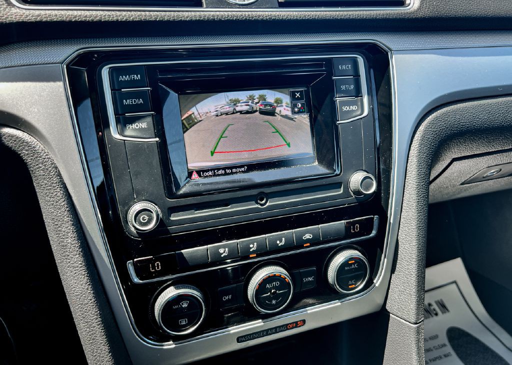 2016 Volkswagen Passat Image 23