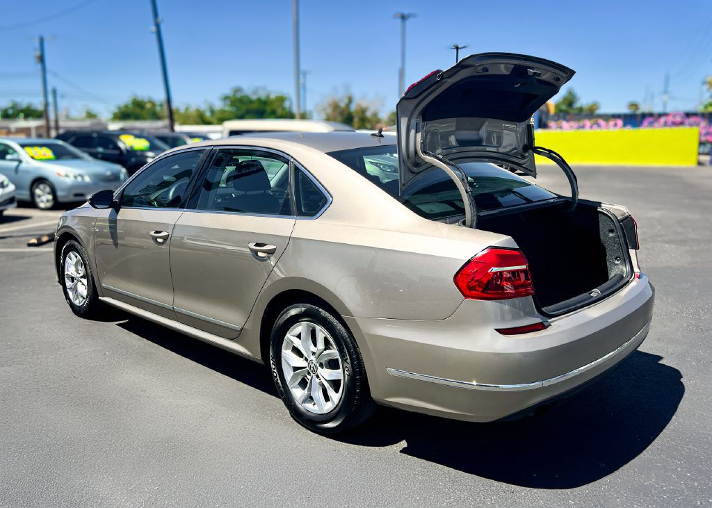 2016 Volkswagen Passat Image 24