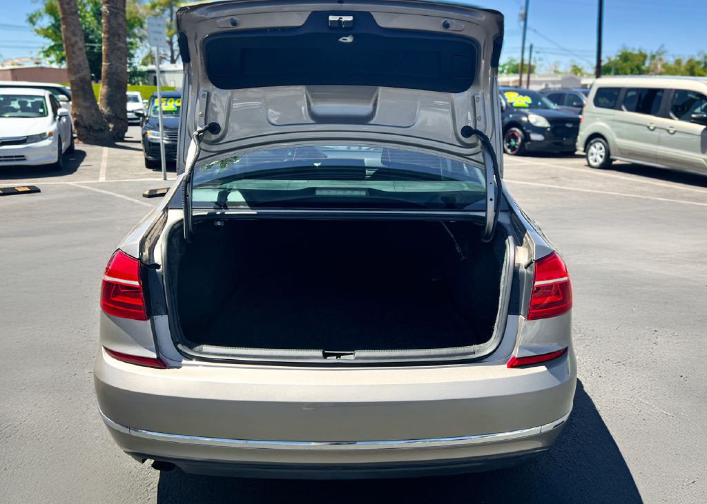 2016 Volkswagen Passat Image 25