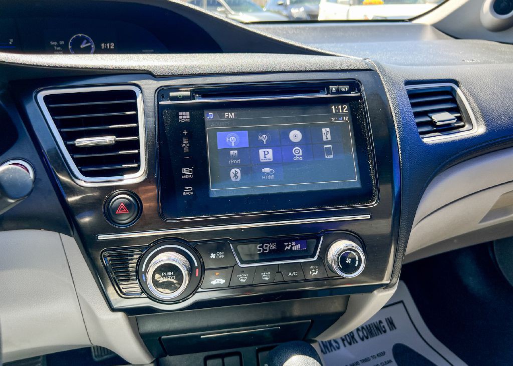 2015 Honda Civic Image 17