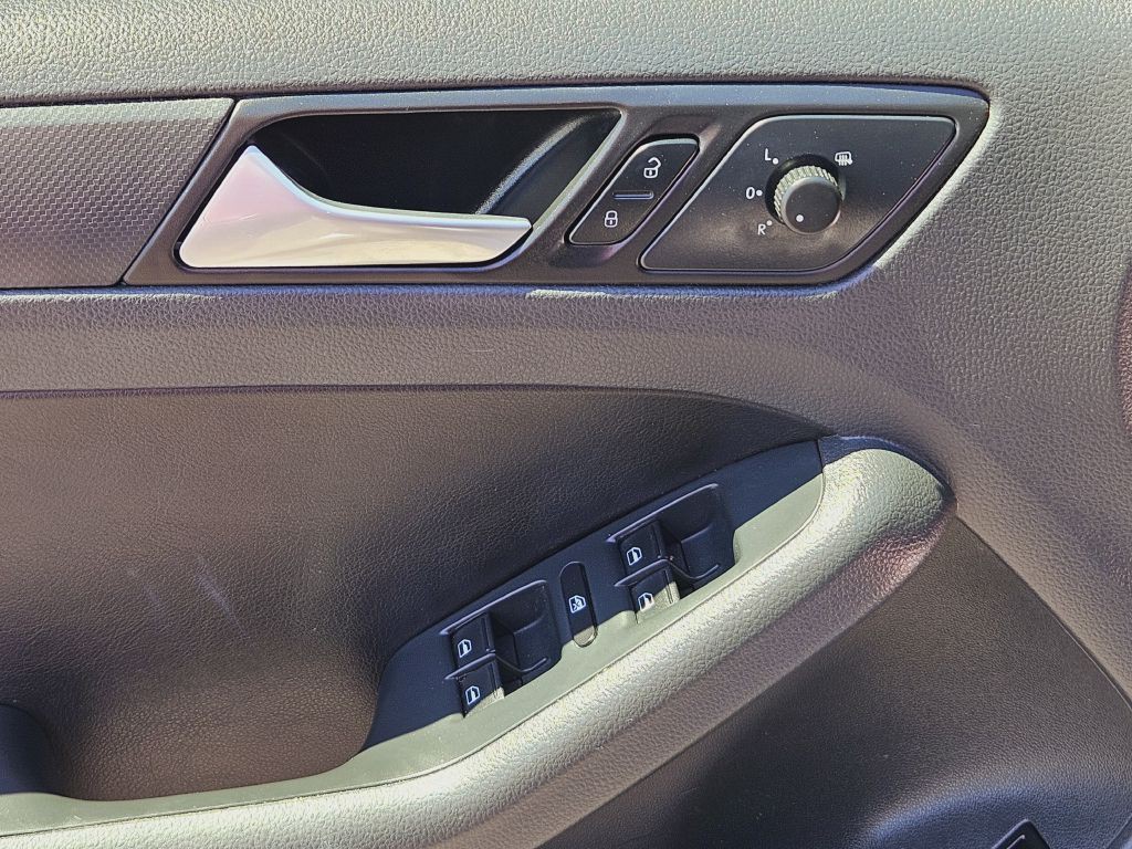 2014 Volkswagen Jetta Image 38