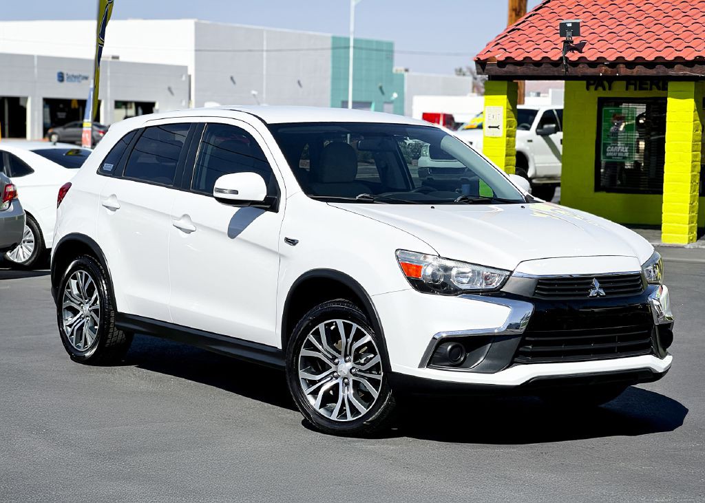 2017 Mitsubishi Outlander Image 2