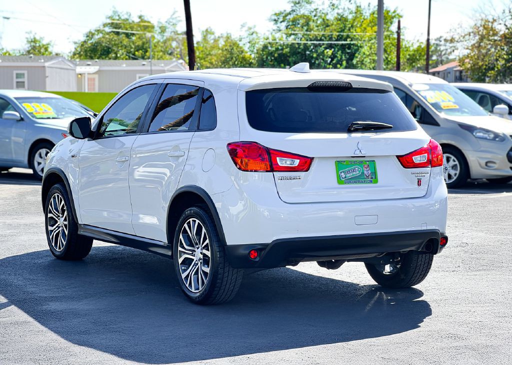 2017 Mitsubishi Outlander Image 6