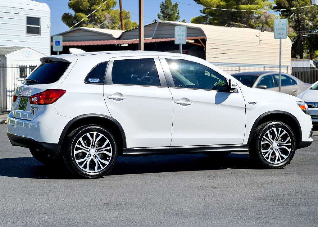 2017 Mitsubishi Outlander Image 8