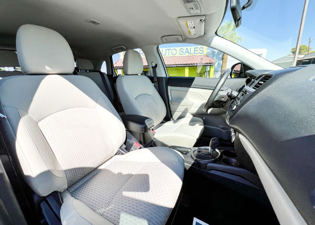 2017 Mitsubishi Outlander Image 9