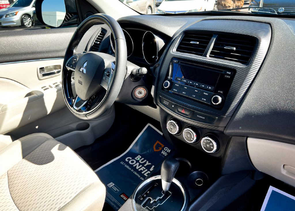 2017 Mitsubishi Outlander Image 10