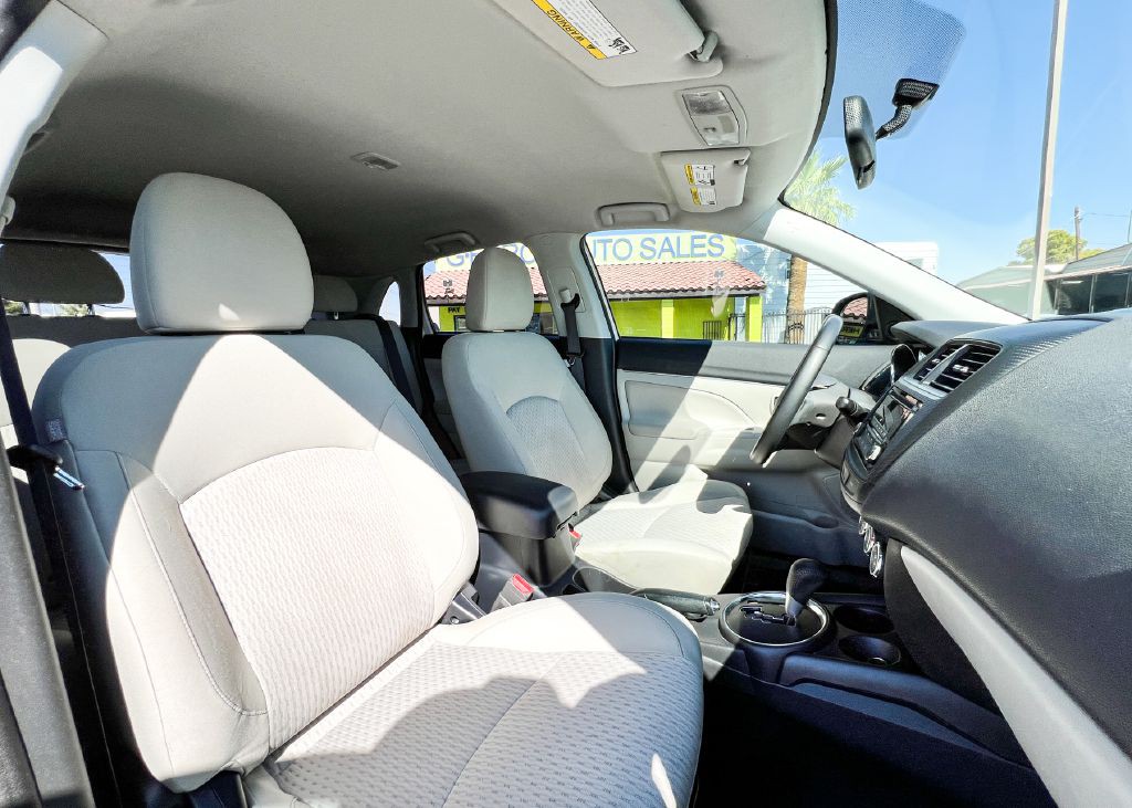 2017 Mitsubishi Outlander Image 11