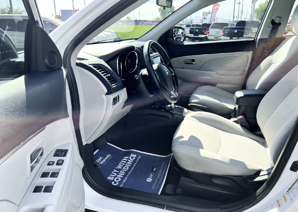 2017 Mitsubishi Outlander Image 16