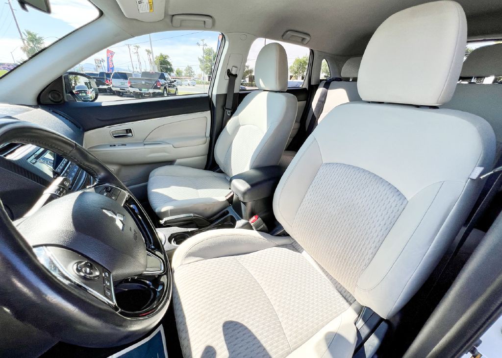 2017 Mitsubishi Outlander Image 17