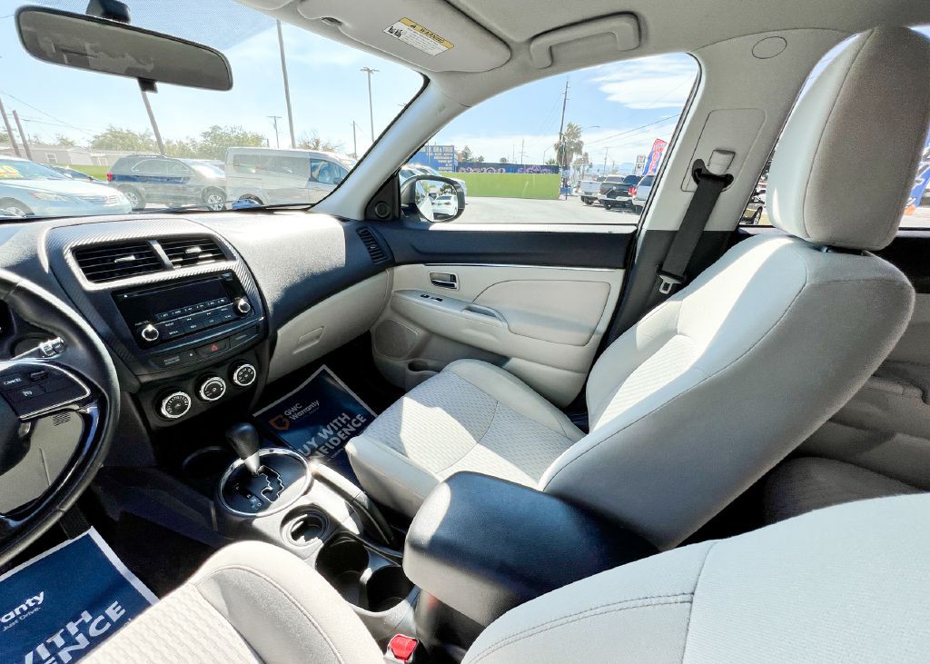 2017 Mitsubishi Outlander Image 18