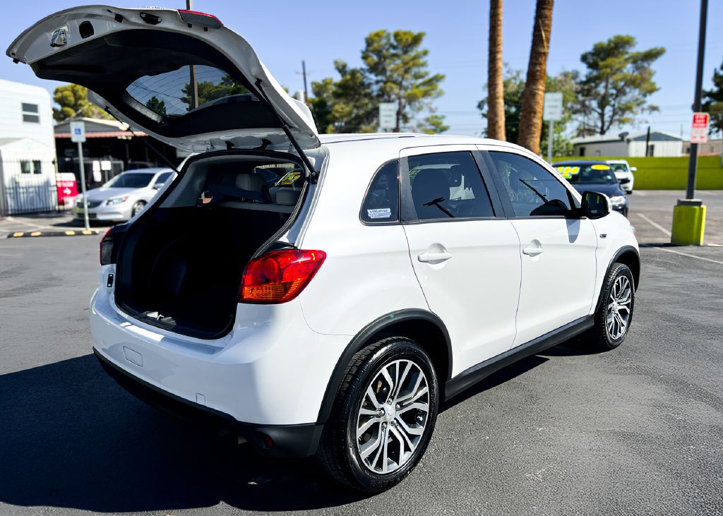 2017 Mitsubishi Outlander Image 25