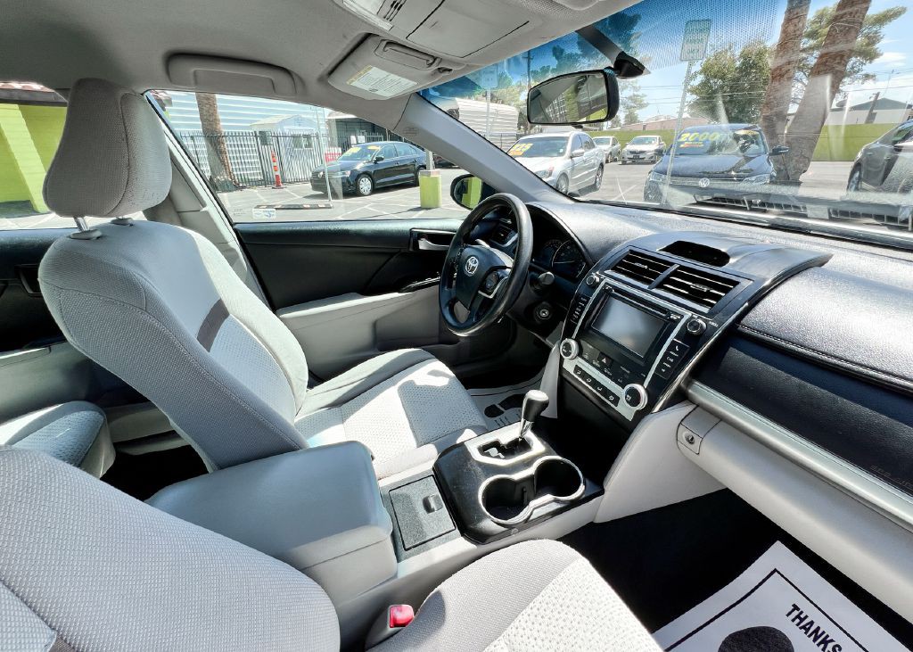 2014 Toyota Camry Image 9