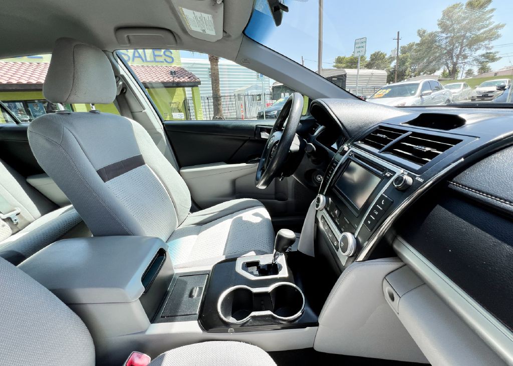 2014 Toyota Camry Image 10