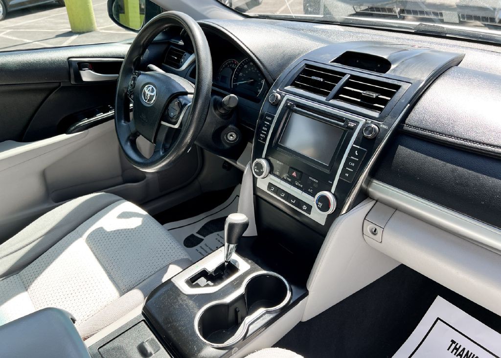 2014 Toyota Camry Image 11