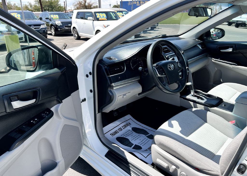 2014 Toyota Camry Image 15