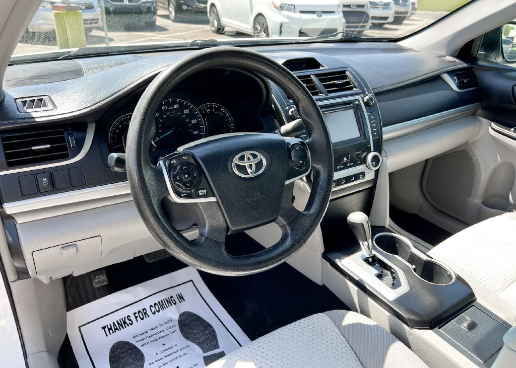 2014 Toyota Camry Image 16