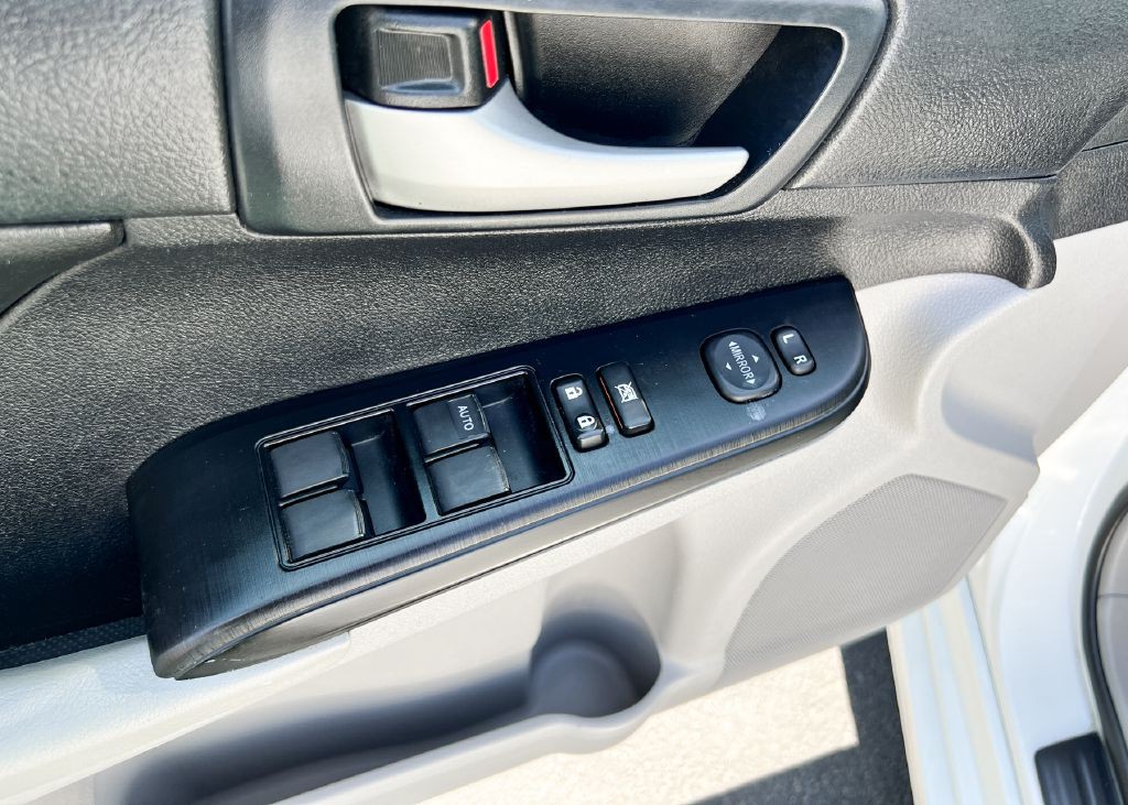 2014 Toyota Camry Image 17