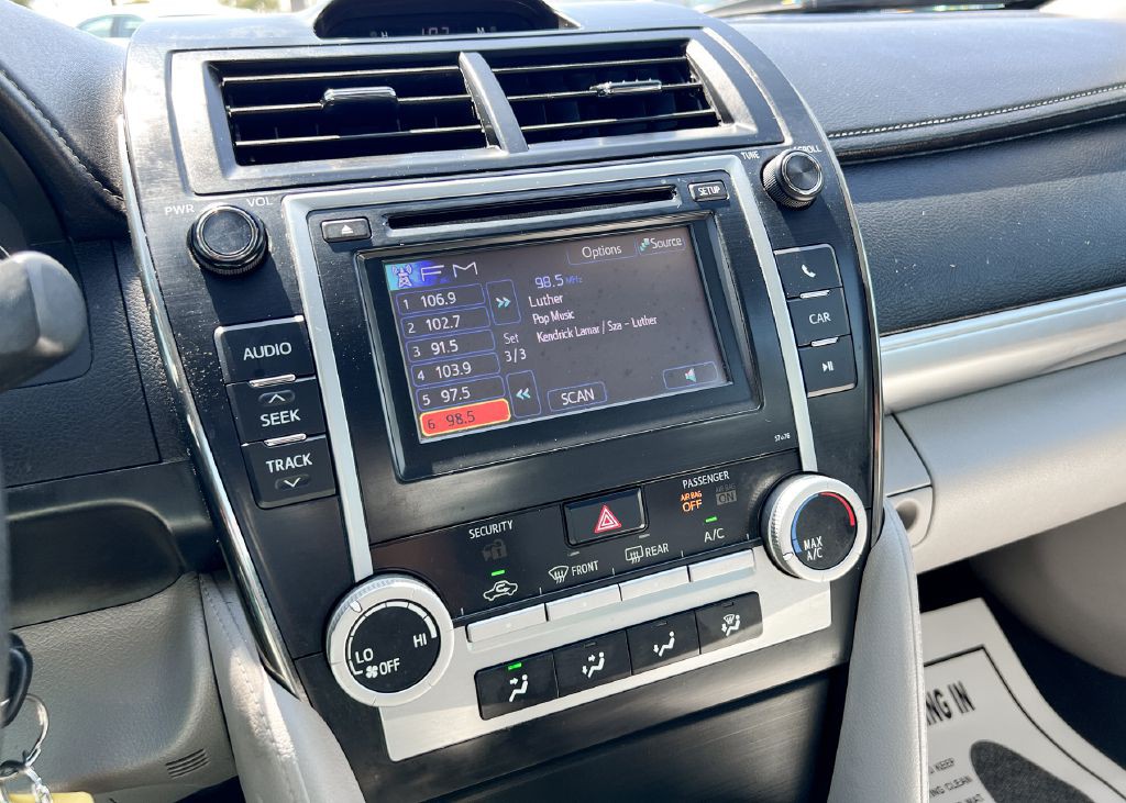 2014 Toyota Camry Image 18
