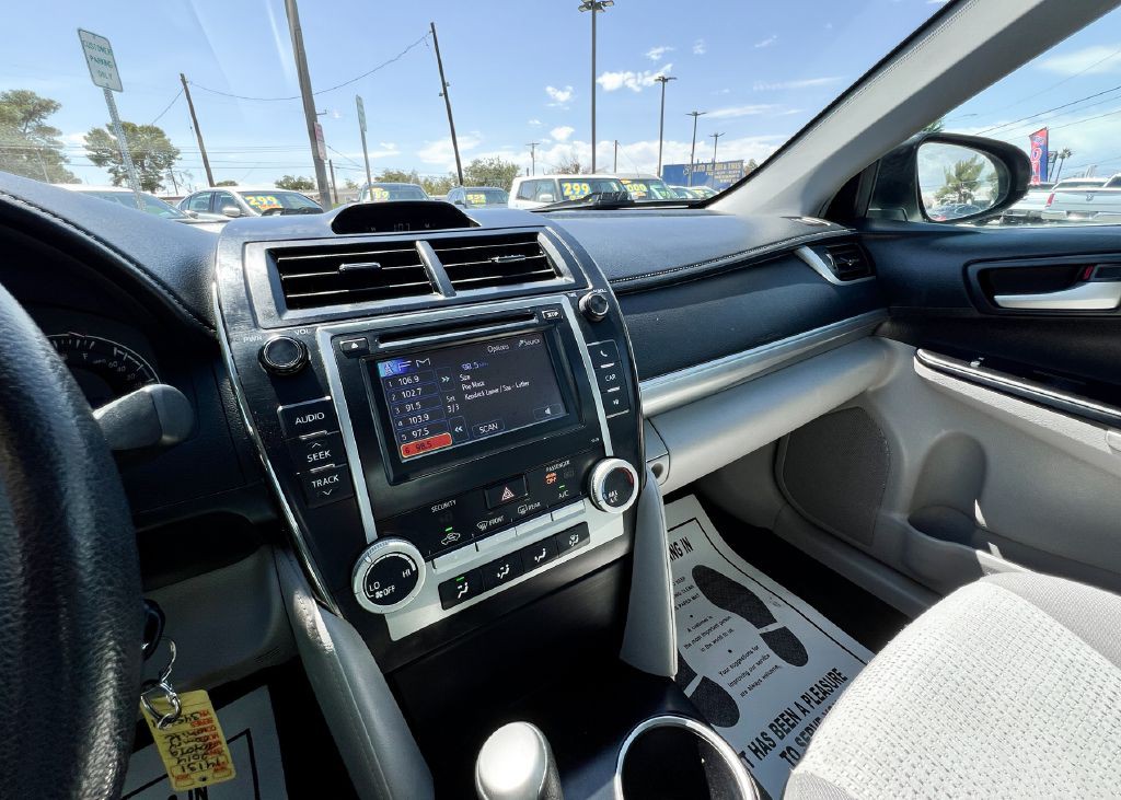 2014 Toyota Camry Image 19