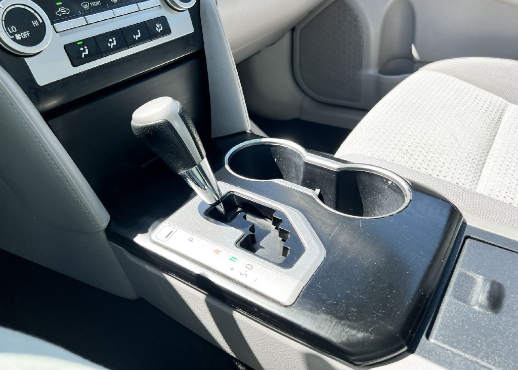 2014 Toyota Camry Image 20
